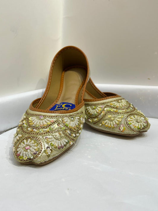 Paded 04 Sadiqabadi Cream